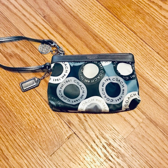 Coach Handbags - Coach Wristlet